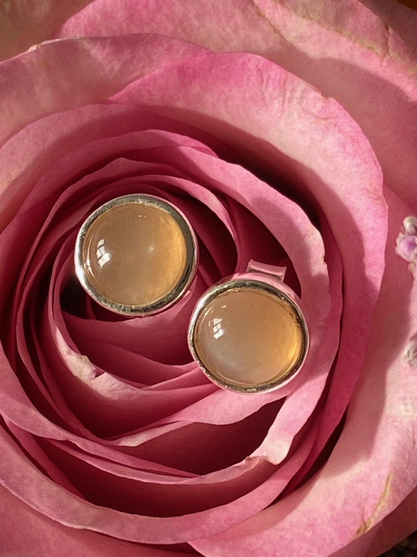 Ohrstecker Mondstein lachsfarbig 8mm