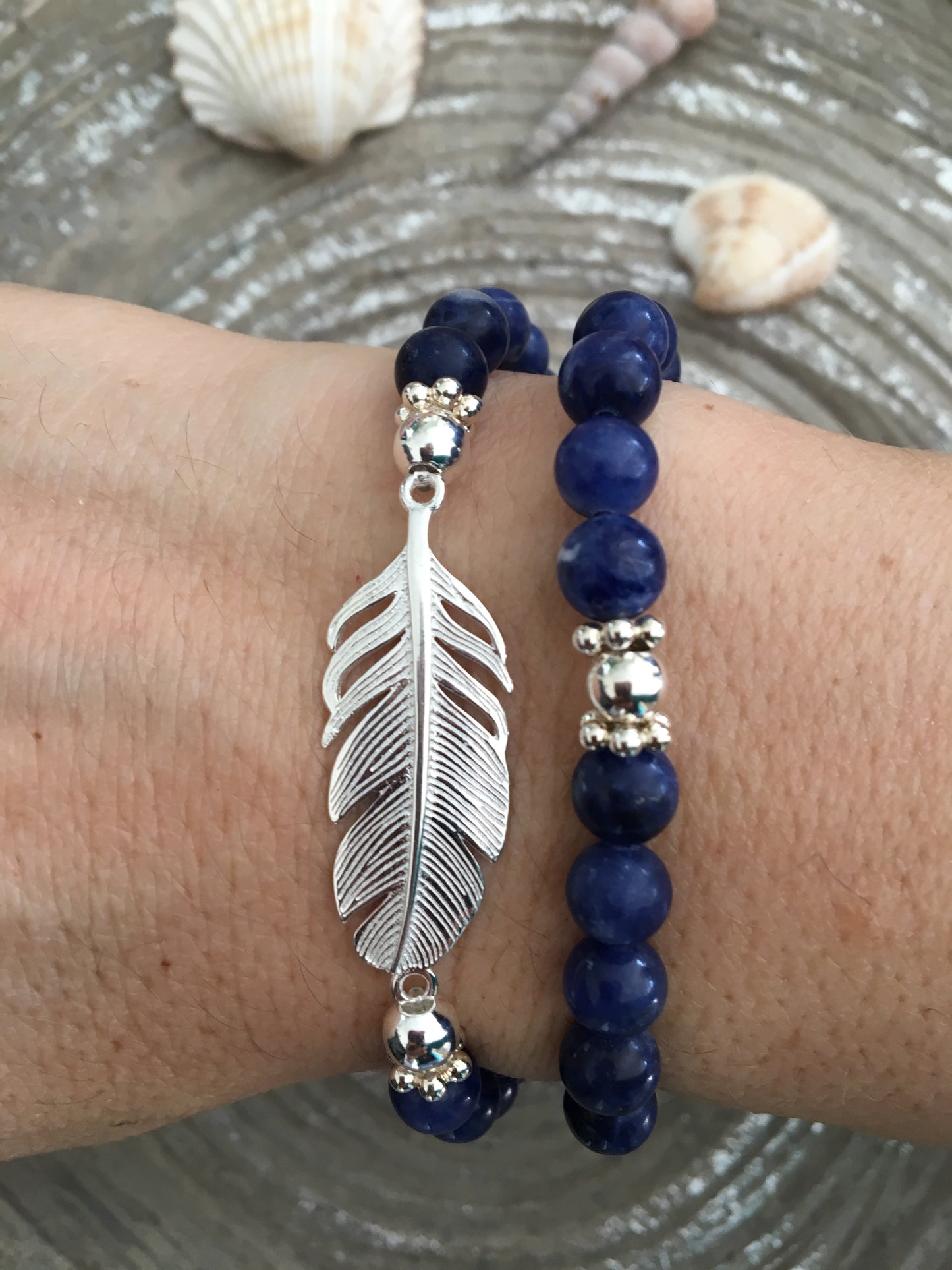 Edelsteinarmband mit Feder